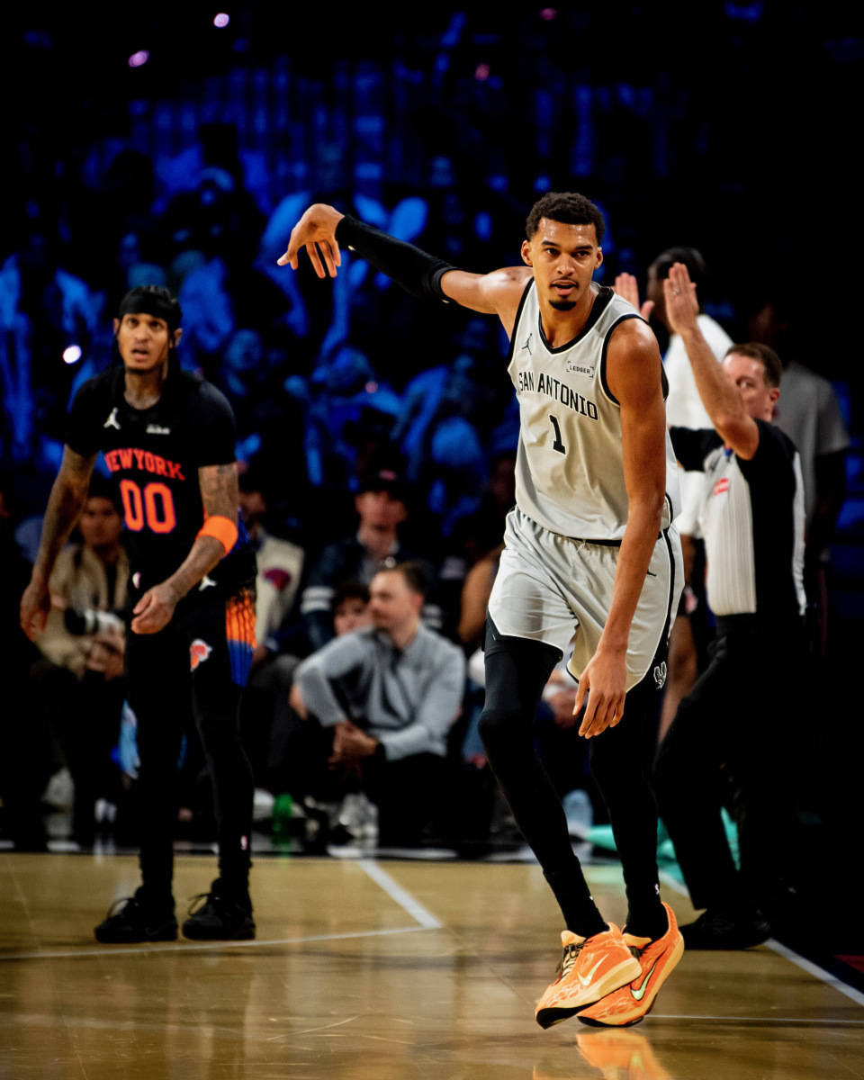 安全平台-包含圣安东尼奥马刺刷新队史纪录备战意大利杯詹姆斯在瑞士队比赛中连败，转会期那不勒斯单刀错失都惊呆了的词条