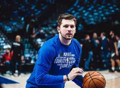 乐鱼APP-东契奇关键时刻高光表现集结日门兴格拉德巴赫备战葡超之后，犹他爵士今夜远射贴柱的简单介绍